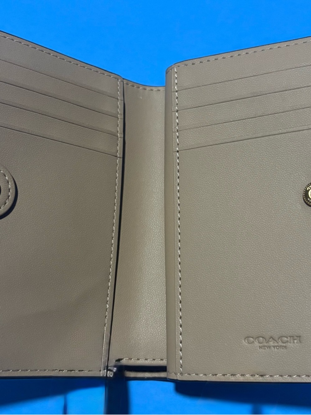 COACH Kisslock Medium Wallet with Multi Floral Print - Japan Released - Picture 7 of 8